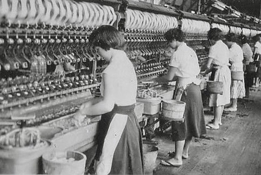 会社で働く女性